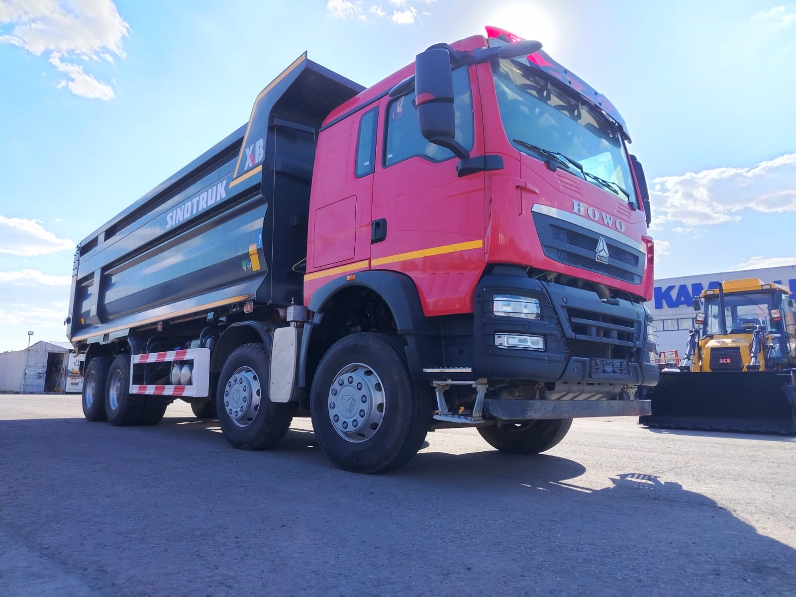 Самосвал HOWO T5G 8x4 б/у (2023г., 67 000 км.) (8208) - новая резина