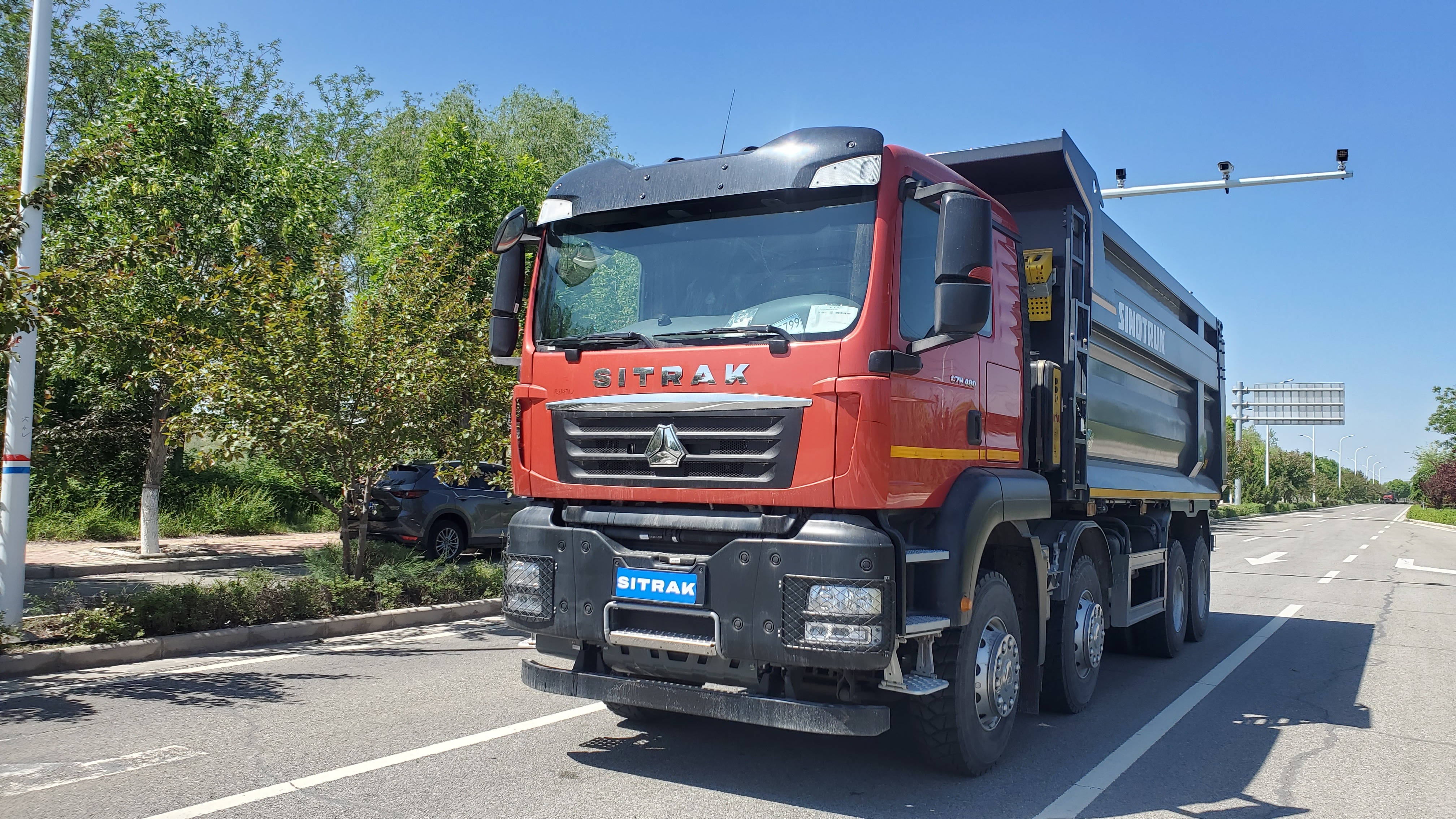 Самосвал SITRAK C7H 8x4 ( ZZ3316V386ME ) / 7.1*2.3*1.5+0.3/ 24-29 м3/ наклон/ R 22.5