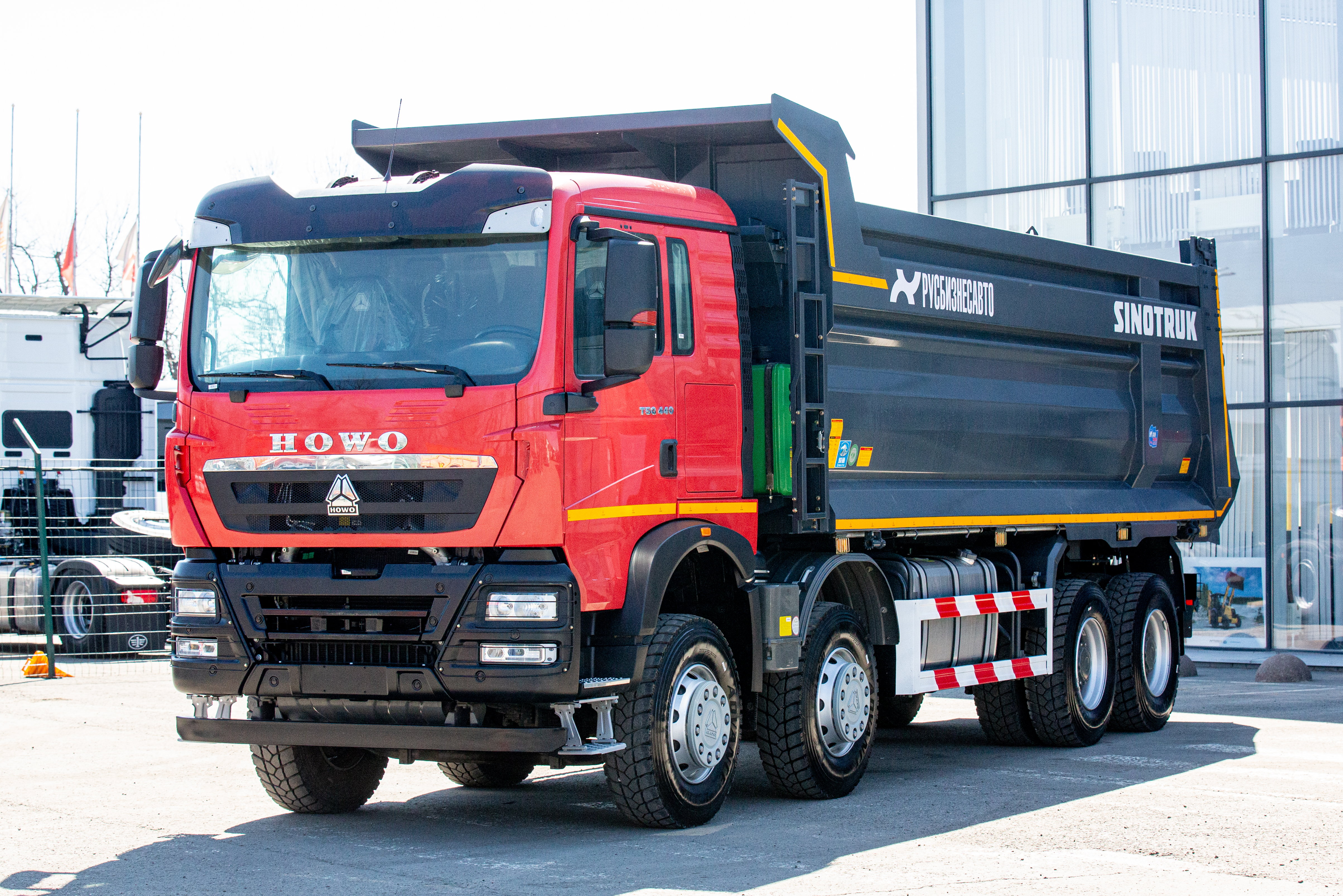 Самосвал HOWO T5G 8x4 ( ZZ3317V386GE1 ) / 7.1*2.3*1.5+0.3 / 24-29 м3 / наклон п.ч. 5.26 2024г.в.
