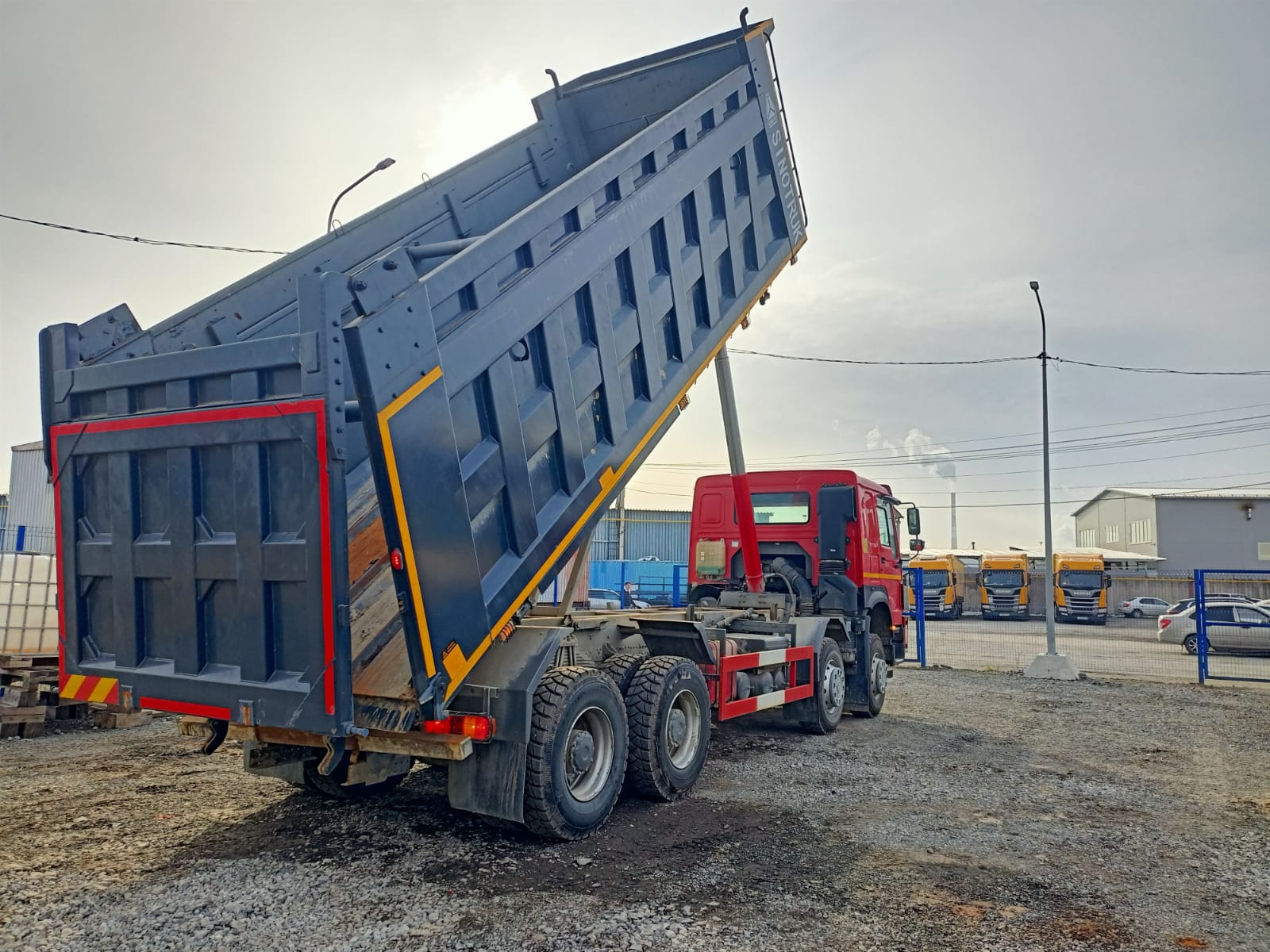 Самосвал HOWO ZZ3407S3867E (8x4) б/у (2023 г. 12 709 км)(1308)