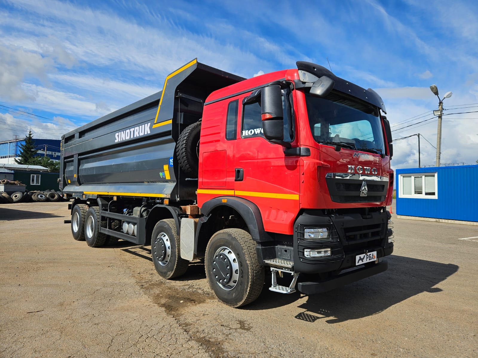 Самосвал HOWO T5G 8x4 б/у (2023г., 70 049 км.) (9121) - новая резина