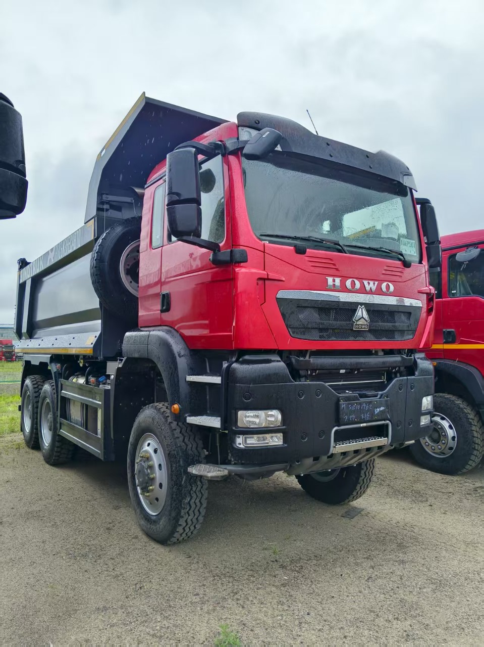Самосвал HOWO T5G 6x6 ( ZZ3407V395GE1 ) / 5.2*2.3*1.5 / 18 м3 / наклон / 12.00R24 двухскат