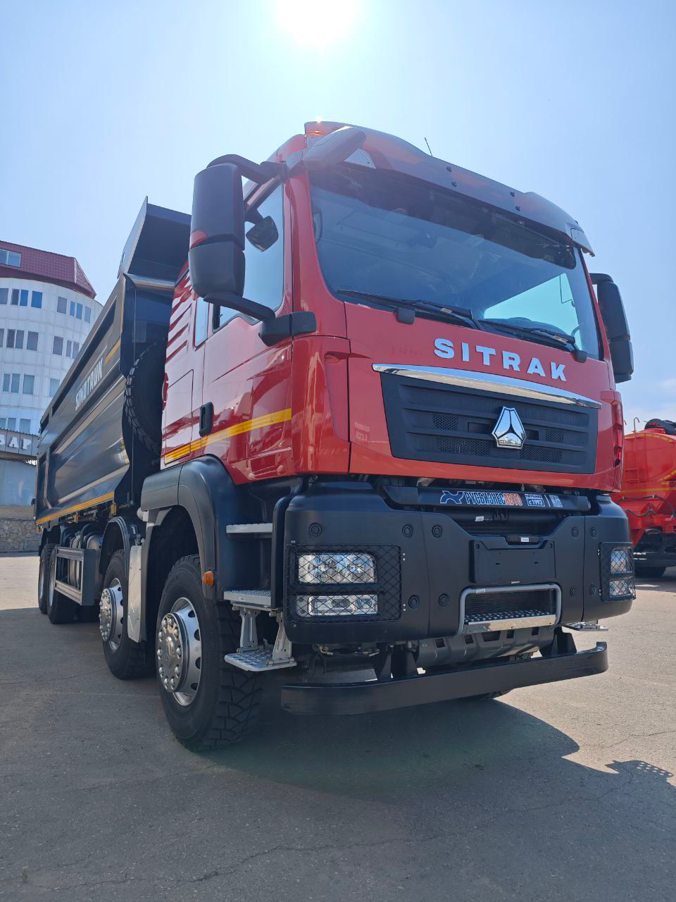 Самосвал SITRAK C7H 8x4 ( ZZ3316V386ME ) / 7.6*2.3*1.5+0.5 / 26-35 м3 / прямой / МКПП без ретард