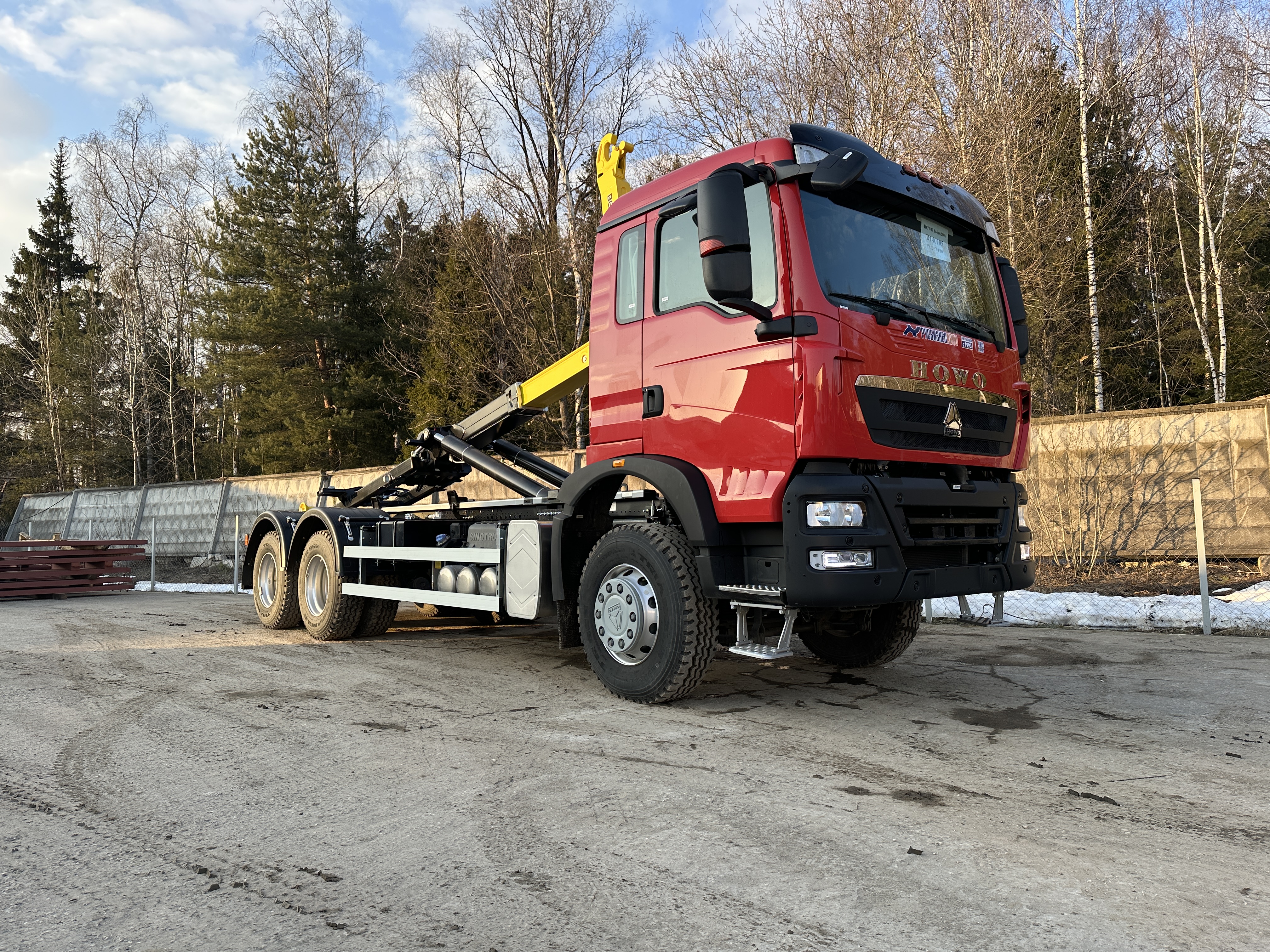 Мультилифт HOWO T5G 6x4 + Велмаш ВК Т20-6000 (Palfinger PH T20Pi) 