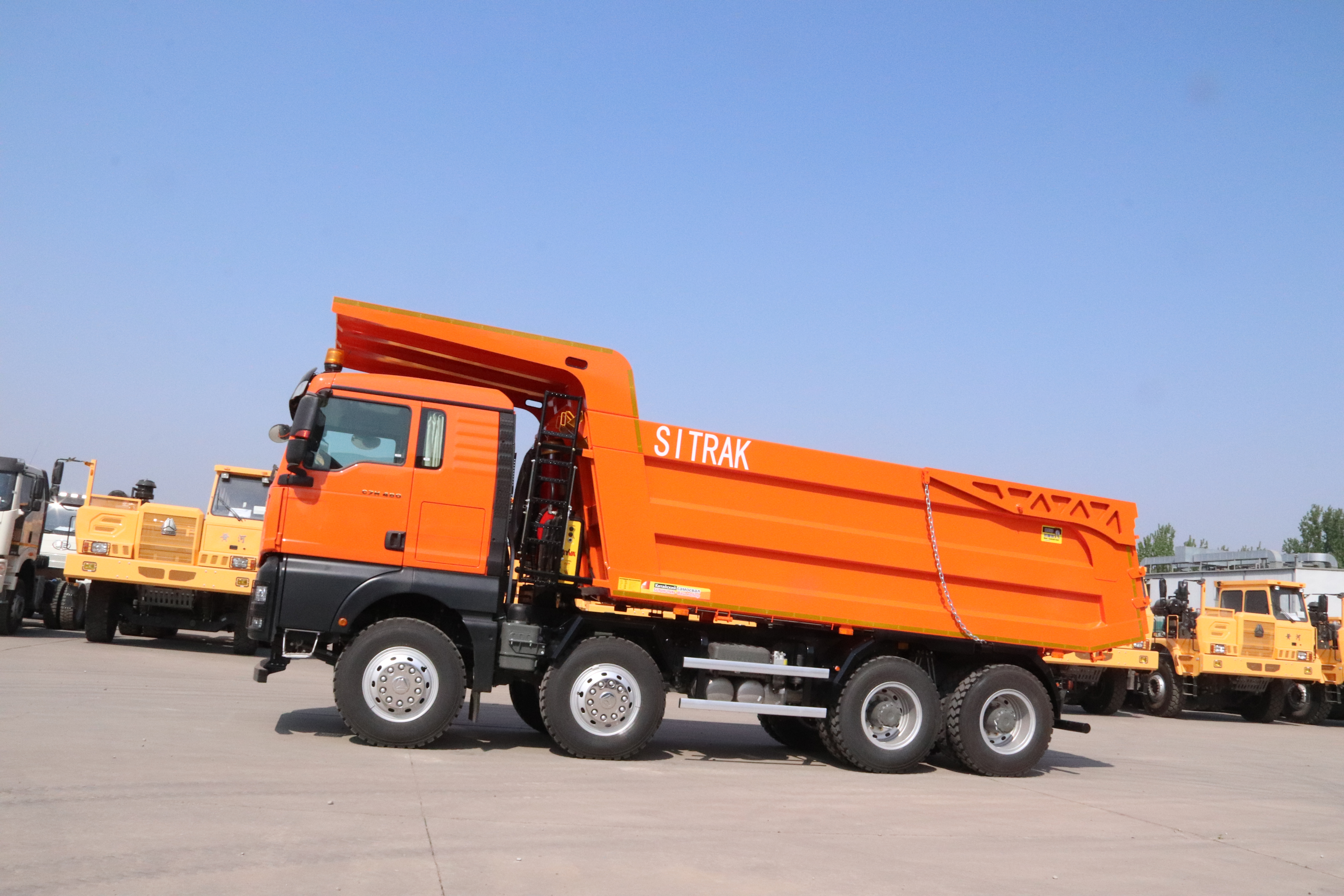 Самосвал SITRAK C7H MAX 8x4 ( ZZ3316V306ME ) / 6.3*2.3*1.65 / 24 м3 / скальный / R 22.5