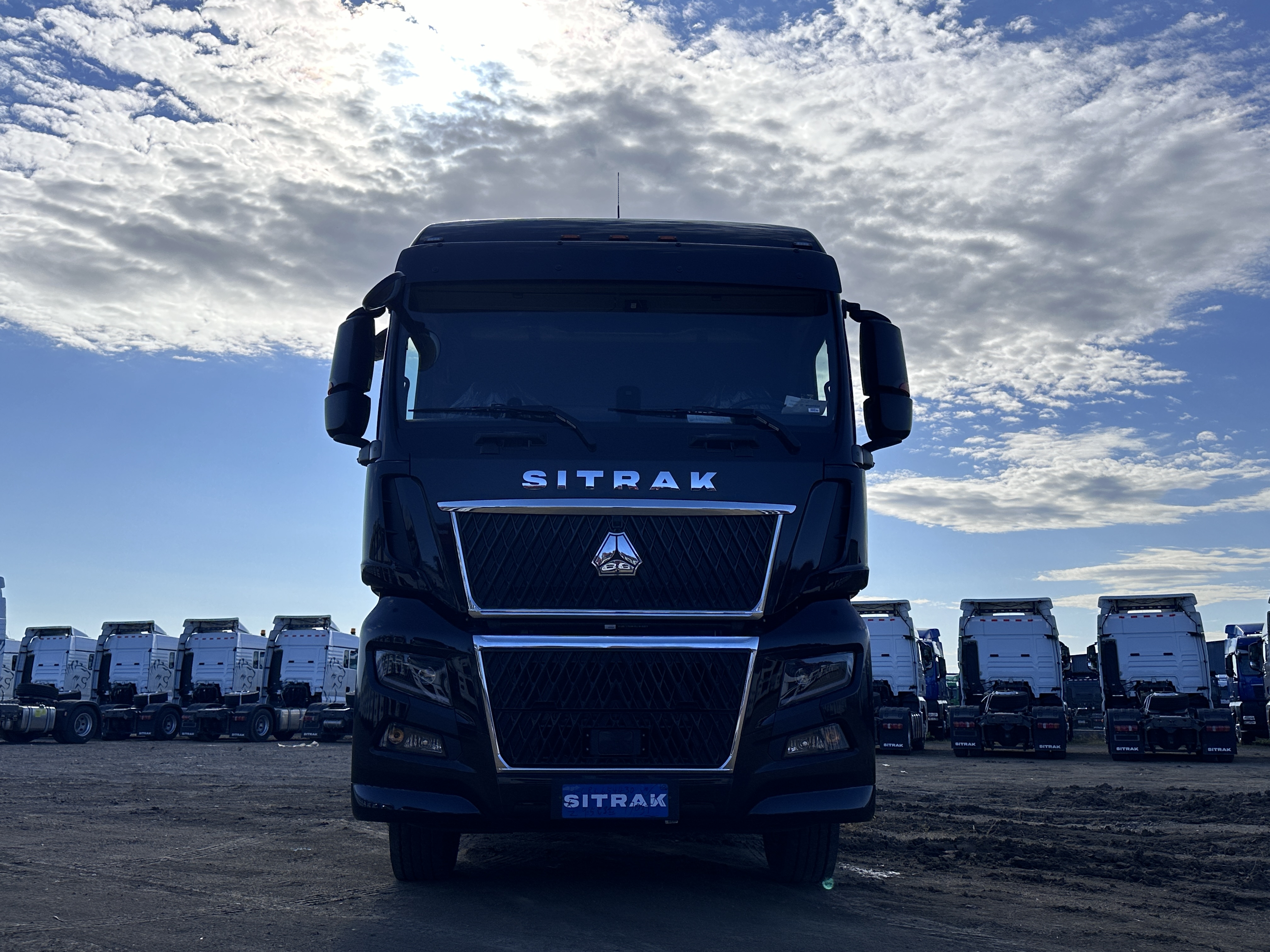 Тягач SITRAK C7H MAX 4x2 ( ZZ4186V391HE ) / без АДР и КОМ / один бак / запас.колесо на раме