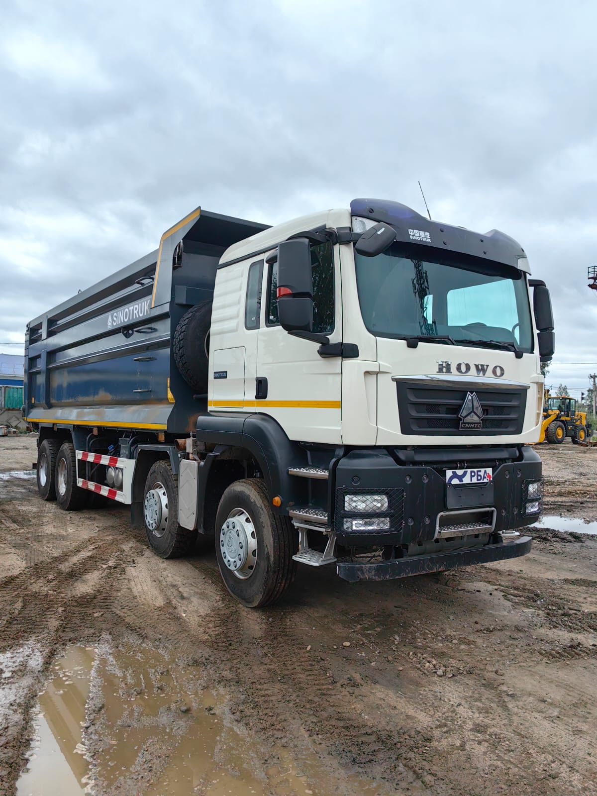 Самосвал HOWO T5G 8X4 б/у (2023г.в. 21 620 км.) (0852)