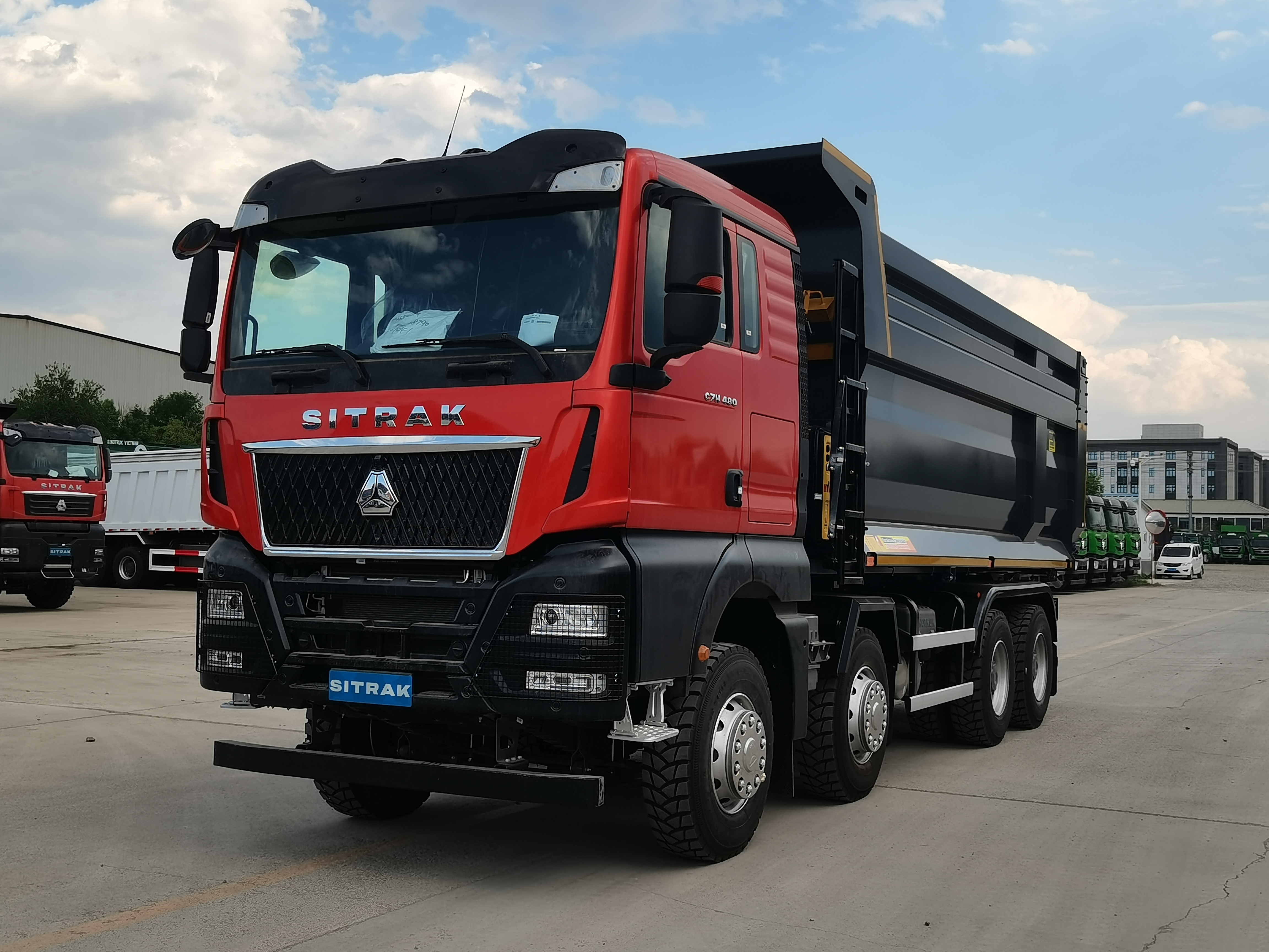 Самосвал SITRAK C7H MAX 8x4 ( ZZ3316V306ME ) / 6.3*2.3*1.5+0.3 / 22-26 м3 / наклон