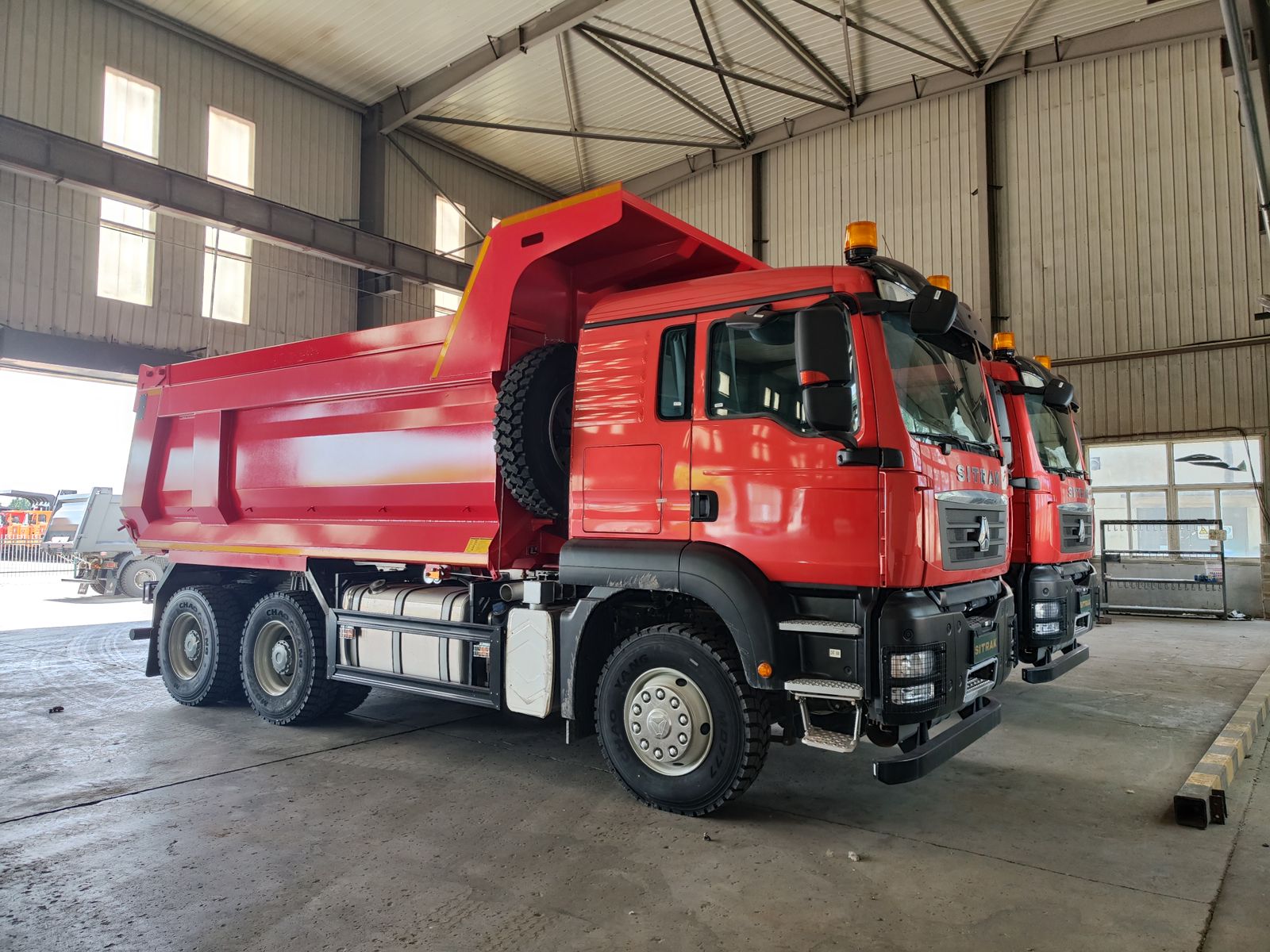 Самосвал SITRAK C7H 6x4 ( ZZ3256V384ME ) / 5.3*2.3*1.5+0.2 / 18-21 м3 / наклон / МКПП без ретард