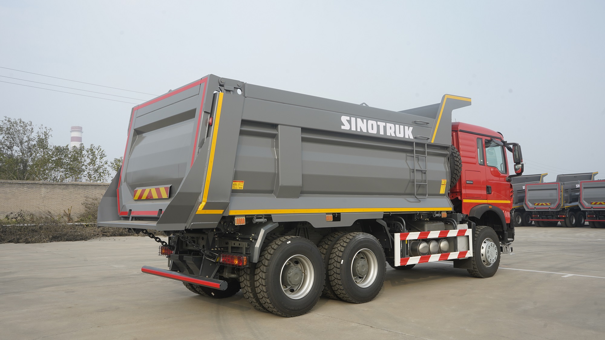 Самосвал SITRAK C7H MAX 6x4 ( ZZ3256V384ME ) / 5.2*2.3*1.5+0,2 / 18-20 м3 / наклон