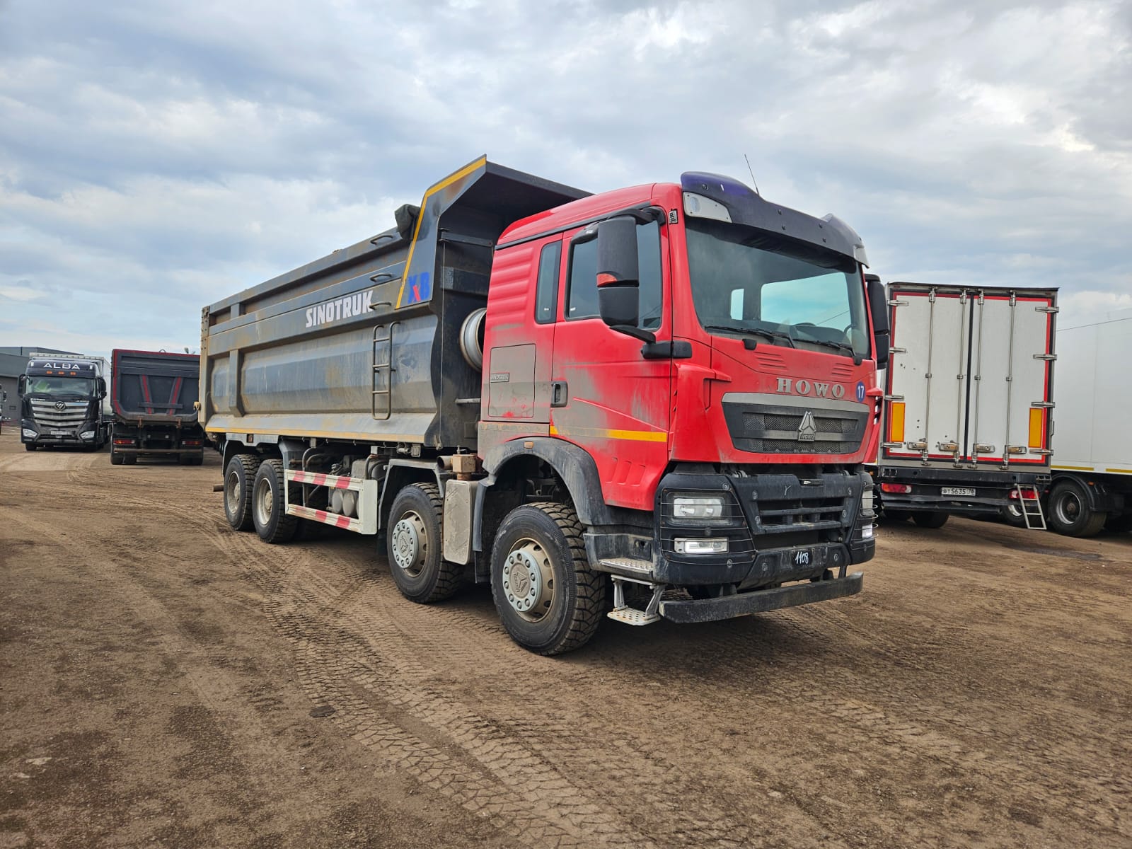 Самосвал HOWO T5G 8X4 б/у (2023г.в. 25 780км.)(1108)