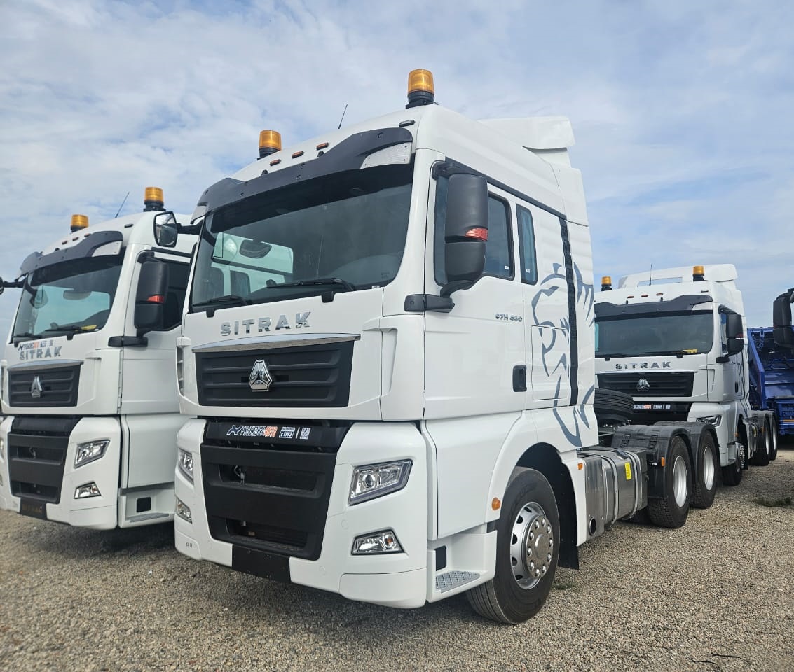 Тягач SITRAK C7H 6x2 ( ZZ4256V363HE1 ) / без АДР и КОМ / Tag (задняя подъем.ось)