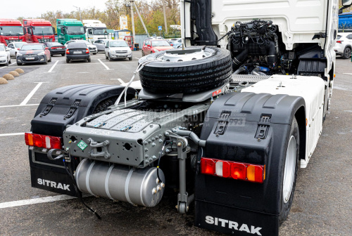 Тягач SITRAK C7H LUX 4x2 ( ZZ4186V391HE1C ) / без АДР с КОМ / КПГ / CNG (сжат.метан) Тягач SITRAK C7H LUX 4x2 ( ZZ4186V391HE1C ) / без АДР с КОМ / КПГ / CNG (сжат.метан)