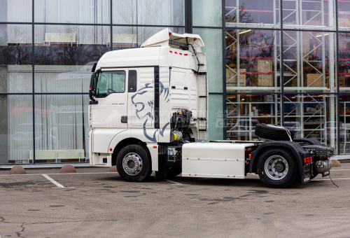 Тягач SITRAK C7H LUX 4x2 ( ZZ4186V391HE1C ) / без АДР с КОМ / КПГ / CNG (сжат.метан) Тягач SITRAK C7H LUX 4x2 ( ZZ4186V391HE1C ) / без АДР с КОМ / КПГ / CNG (сжат.метан)