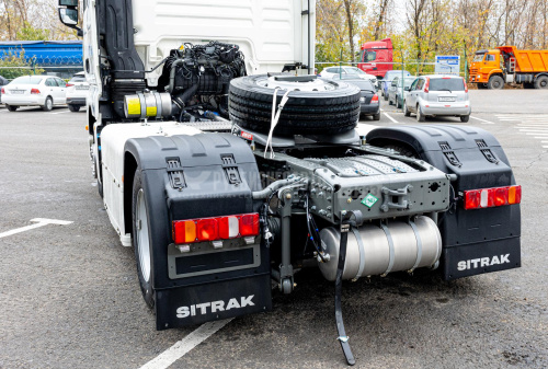 Тягач SITRAK C7H LUX 4x2 ( ZZ4186V391HE1C ) / без АДР с КОМ / КПГ / CNG (сжат.метан) Тягач SITRAK C7H LUX 4x2 ( ZZ4186V391HE1C ) / без АДР с КОМ / КПГ / CNG (сжат.метан)
