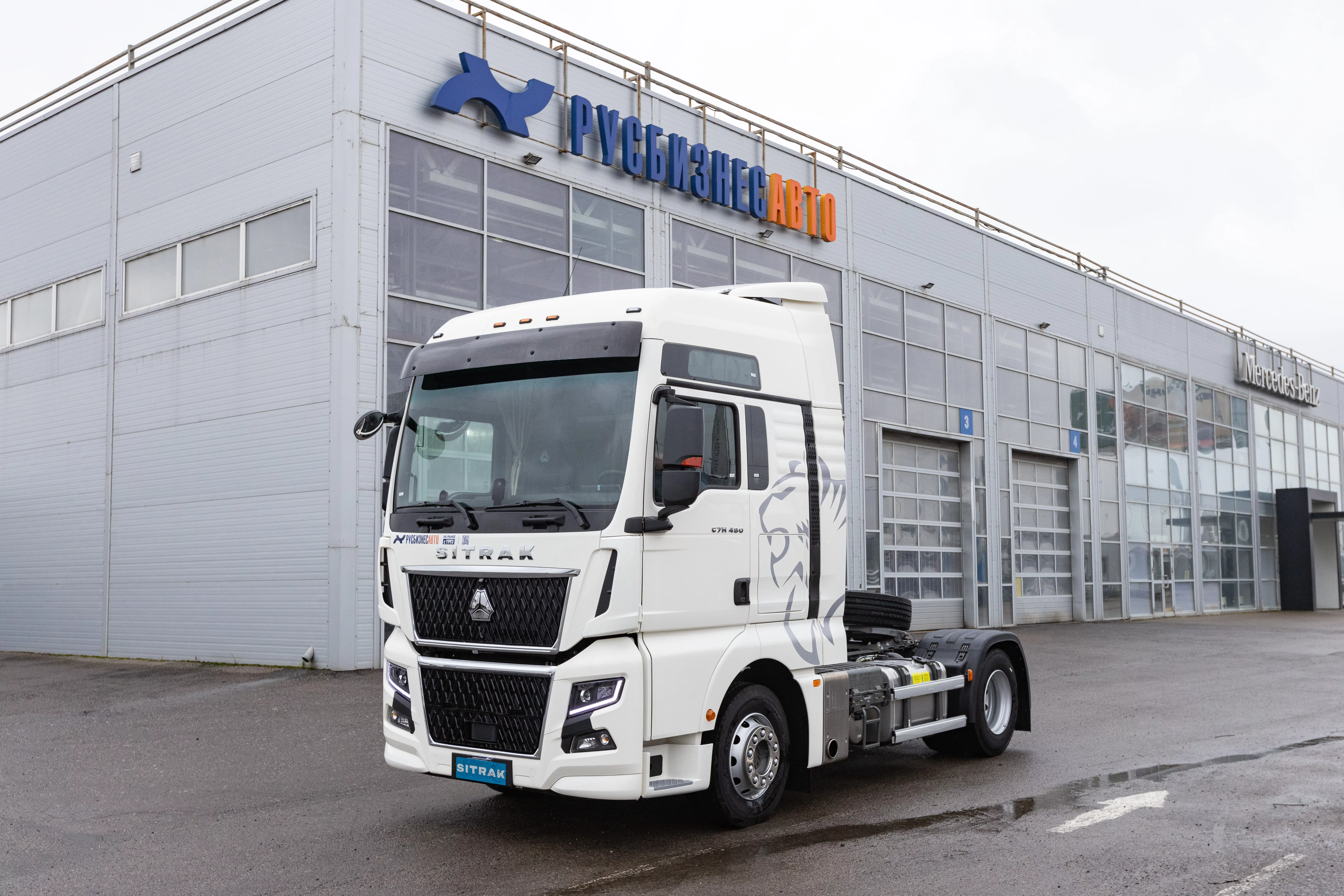 Тягач SITRAK C7H MAX 4x2 ( ZZ4186V391HE ) / без АДР и КОМ / кабина C7H-H (XXL)