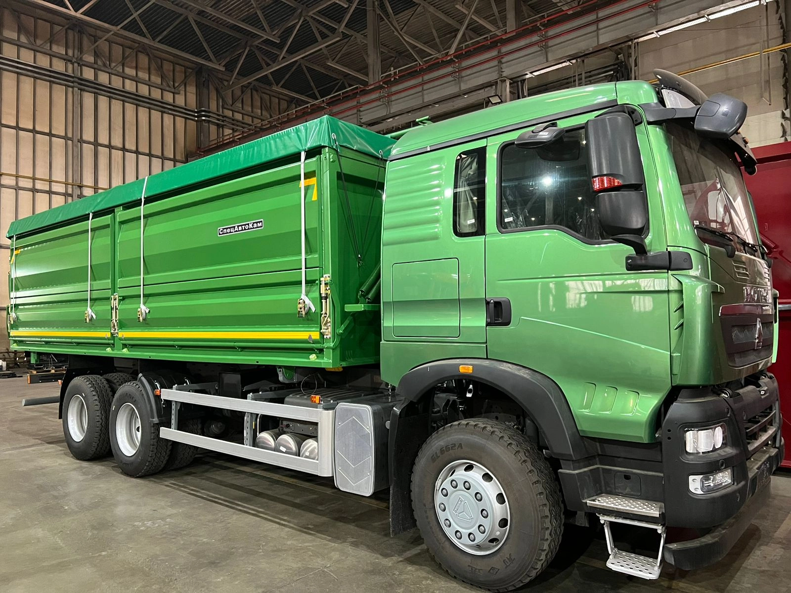 HOWO СпецАвтоКам 6890HF самосвал сельхозник 3-х сторонний 31м3 6х4 